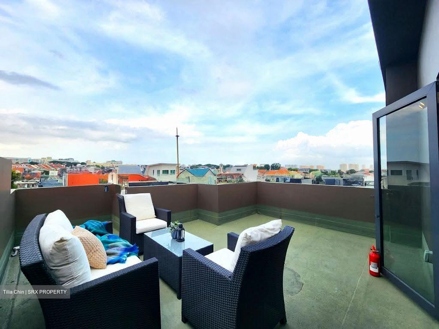 Senyum Residences (D14), Terrace #639053341